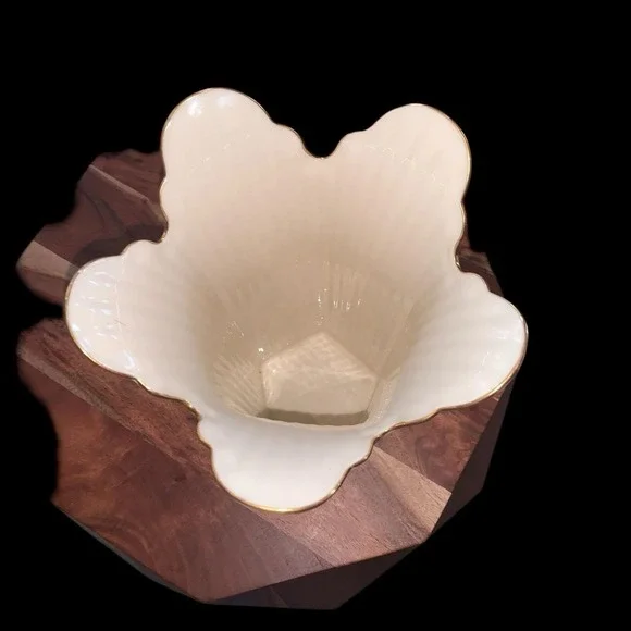 LENOX  Meridian Large VaseRibbed with Flared Top Gold Trim Top 11" 1991 - Picture 3 of 4